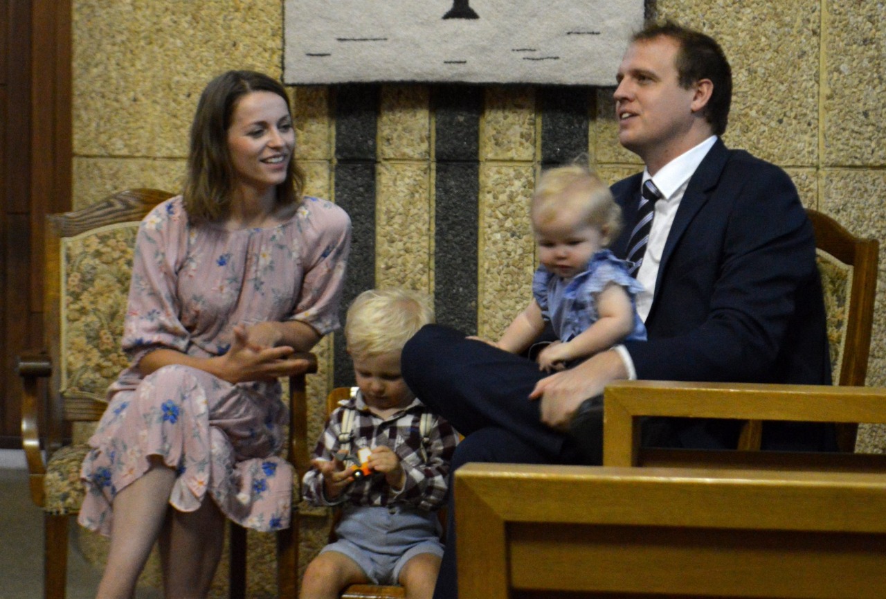 Ds. Gerben Meijer en sy vrou, Anne, tydens sy bevestiging in GK Waterkloofrand (Pretoria) tydens sy bevestiging op Saterdag 18 Januarie 2020. Hul derde kind, Levi, is 10 maande later gebore.