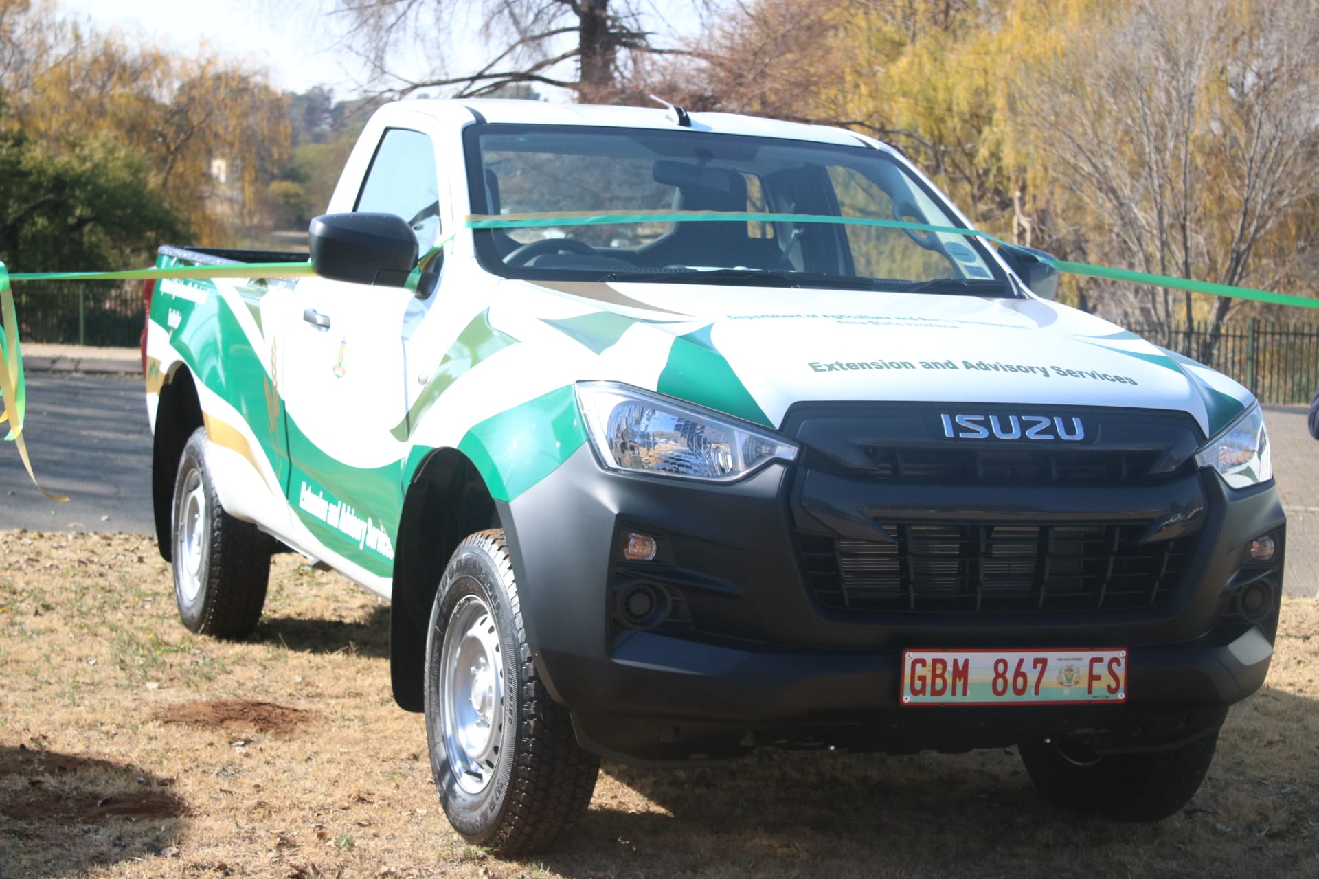 'n Nuwe Isuzu-bakkie met die Vrystaat Departement van Landbou se handelsmerk en kleure.
