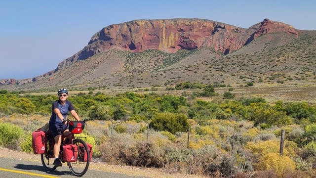 Franse paartjie wat met fietse deur wêreld reis, mal oor Bloemfontein | News Article