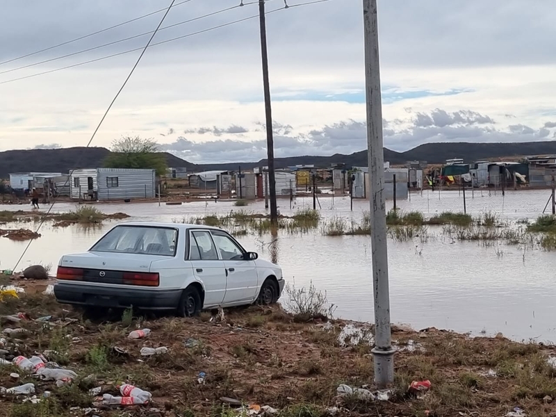 Gesinne in Noord-Kaap begin huiswaarts keer ná oorstromings  | News Article