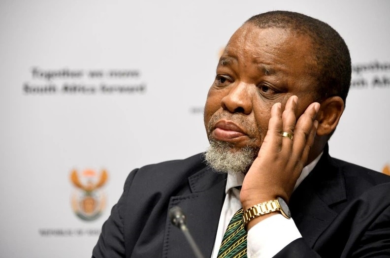 Onwettige mynbedrywighede geniet aandag - Mantashe | News Article