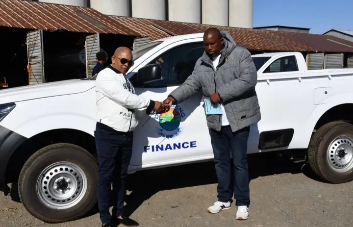 Dihlabeng hands over vehicles to its departments | News Article