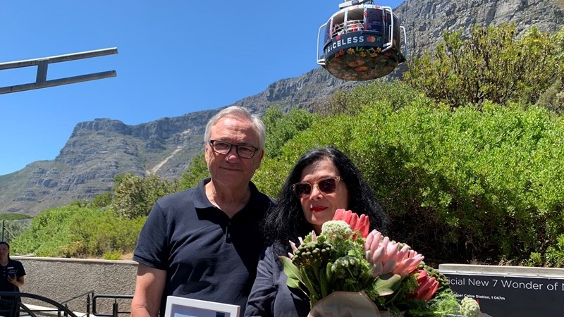 Bloemfonteiner mylpaal-besoeker aan Tafelberg-sweefspoor Bloemfonteiner mylpaal-besoeker aan Tafelberg-sweefspoor | News Article