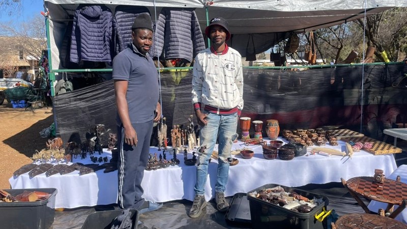 Wooden artwork and stone carving captivate festivalgoers Wooden artwork and stone carving captivate festivalgoers | News Article