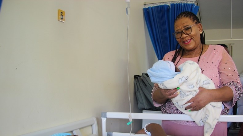 Mothers of newborn babies showered with gifts | News Article