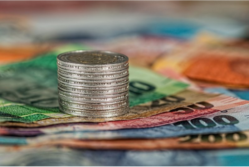 Regering bevestig 4,7%-salarisverhoging vir staatsamptenare | News Article