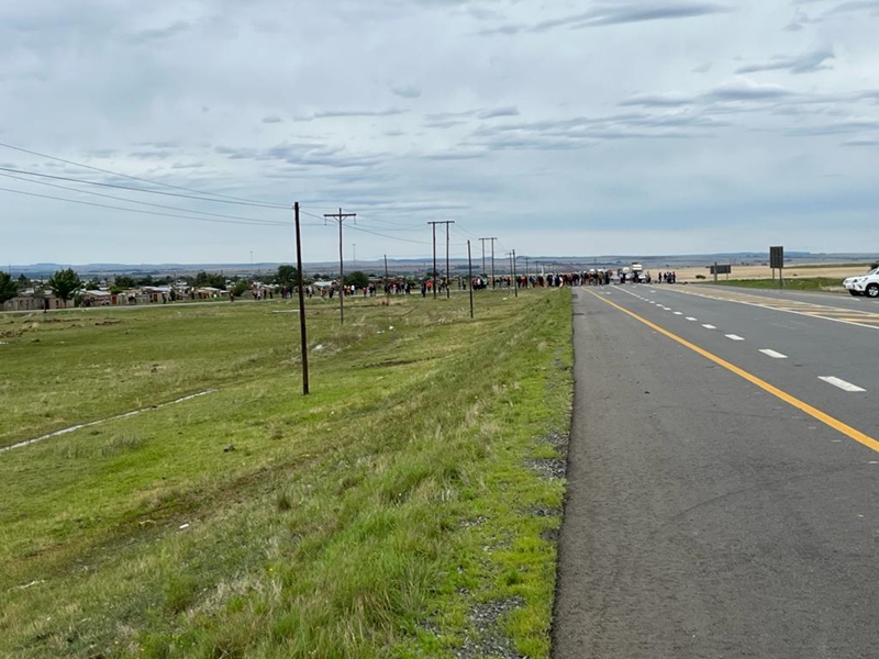 Irate Masilonyana residents barricade R30 | News Article