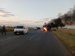 Gun-wielding suspects on the run, officer injured in Free State cash-in-transit | News Article