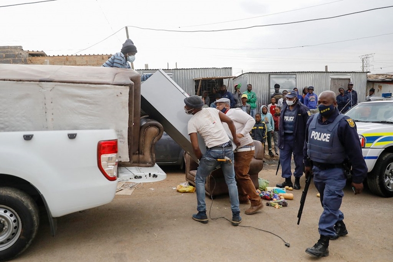Police and army seize looted goods | News Article