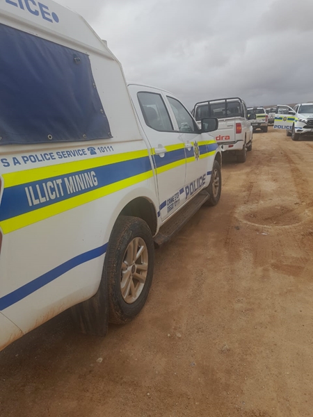Vermeende onwettige immigrante, mynwerkers  in Noord-Kaap vasgetrek | News Article