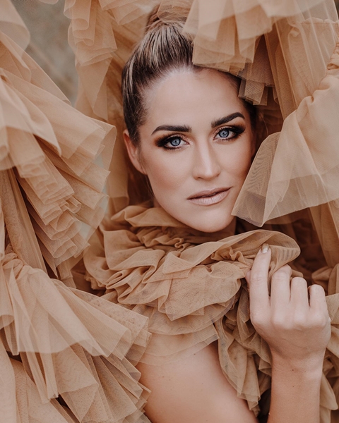 Caroline Grace sing volkslied by SA-Wallis kragmeting | News Article