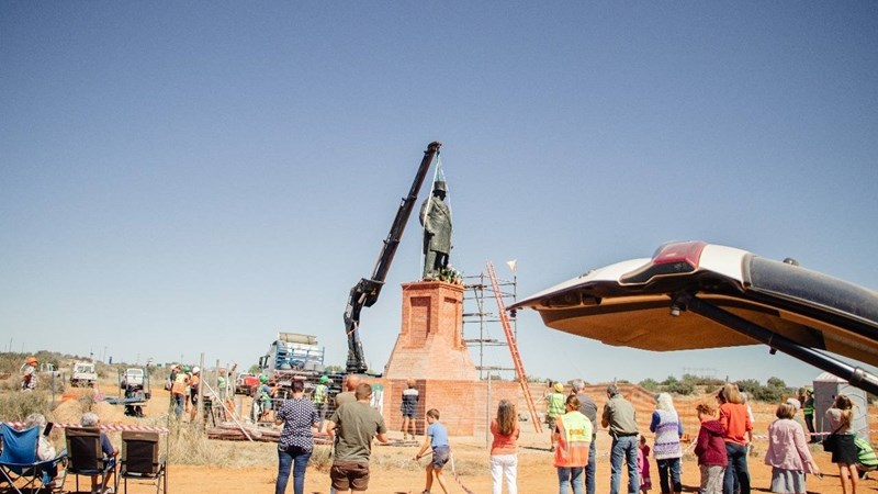 Replika van Paul Kruger-standbeeld vind tuiste in Orania  | News Article