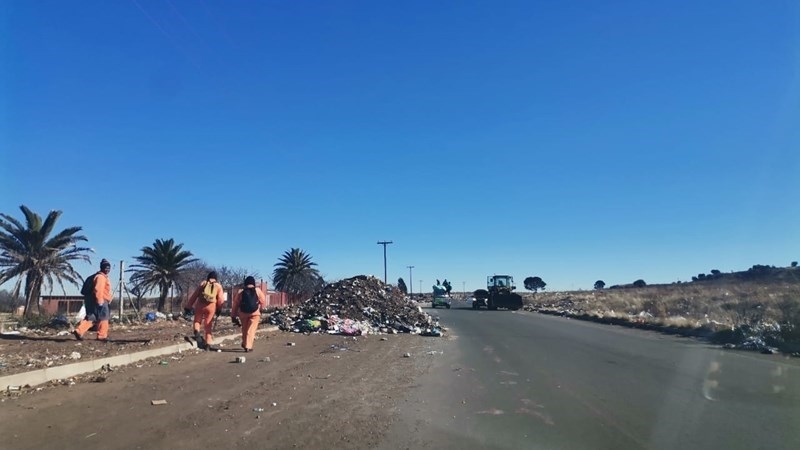 Bloemfontein residents urged to join deputy minister in clean-up campaign | News Article