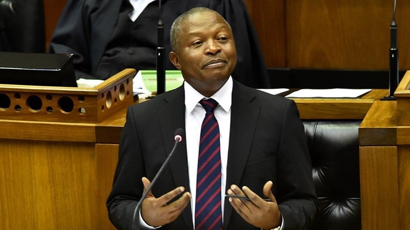 Ouer generasie moet jeug oor hul kultuur inlig – Mabuza | News Article