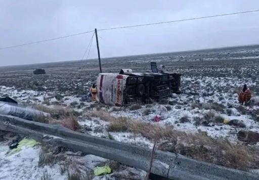 Taxi ry in ambulans op ongelukstoneel in Noord-Kaap vas | News Article