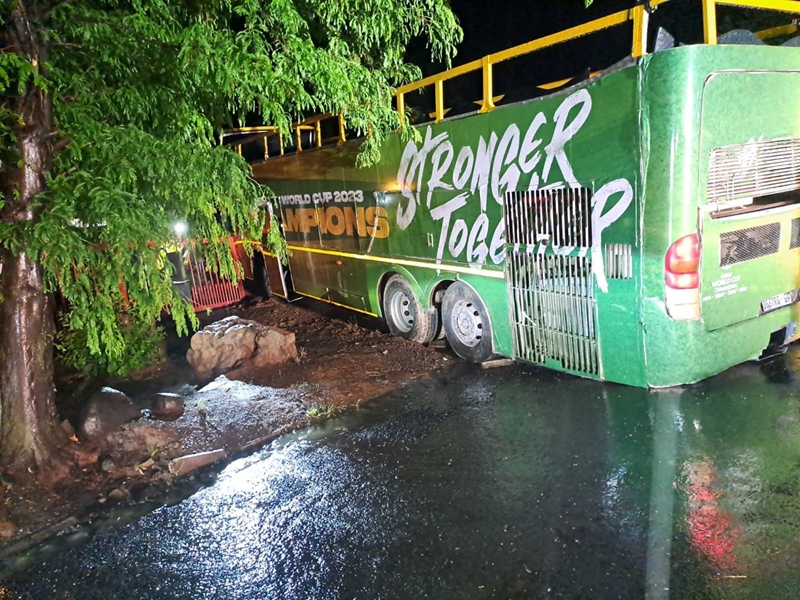 Grappies stroom in nadat Springbokbus in Aliwal-Noord onklaar raak | News Article