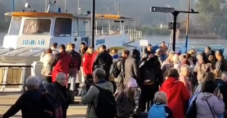 Ukraine war: Russians start leaving Ukraine's Kherson city | News Article