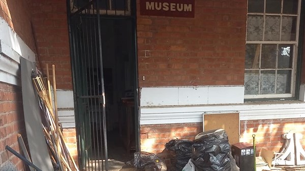 FAK gryp in by Parys-museum FAK gryp in by Parys-museum | News Article