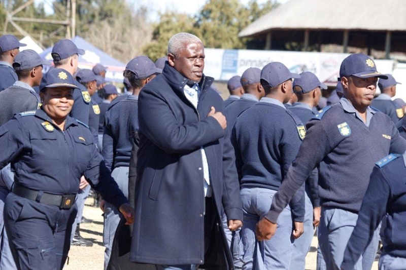 Polisiebeamptes nie bo reg verhewe, waarsku Vrystaatse Premier  | News Article
