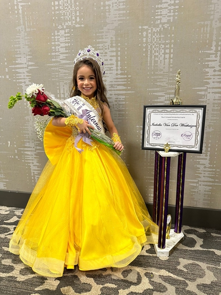 Kleuter van Klerksdorp verower pryse by Royal International Miss Princess-kompetisie | News Article