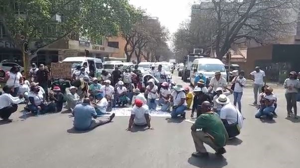 Community college lecturers in Pretoria protest over contracts spat - VIDEO | News Article