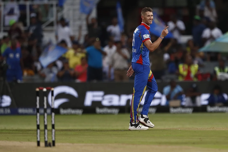 Super Giants edge MI Cape Town with a ball to spare | News Article