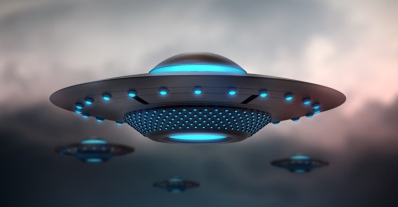 Conspiracy Corner - Commercial pilot grabs footage of UFO | News Article