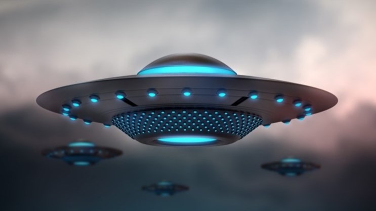 Conspiracy Corner - Commercial pilot grabs footage of UFO | OFM