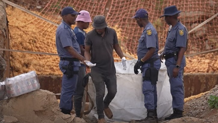 Stilfontein: Police grapple with court order for zama zamas supplies | News Article