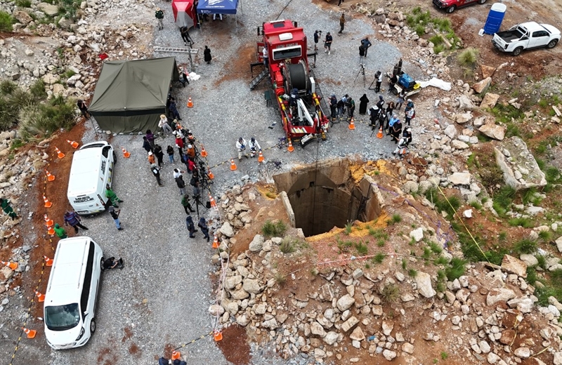 Politieke partye eis ondersoekkommissie ná Stilfontein-myntragedie | News Article