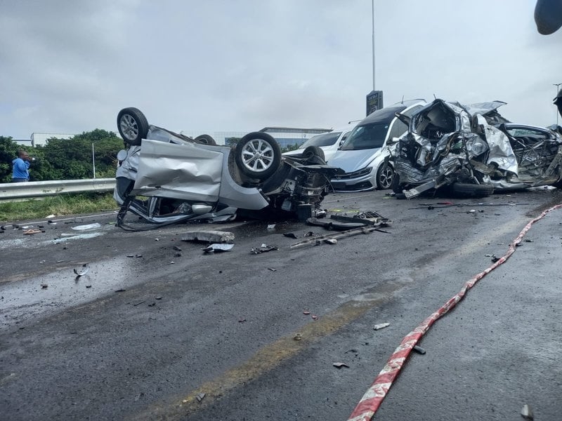 Minstens 47 voertuie betrokke by M41-kettingbotsing | News Article