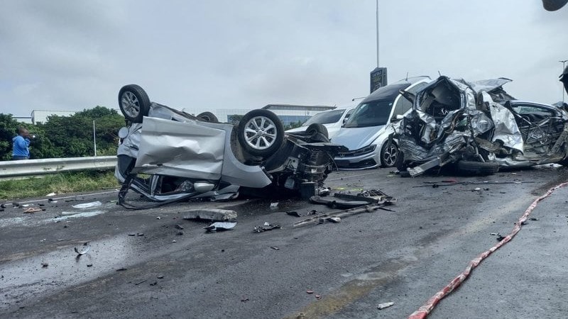 Minstens 47 voertuie betrokke by M41-kettingbotsing | News Article