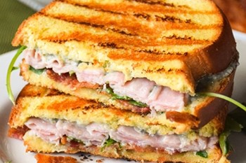 Your Weekend Breakfast Recipe - Grilled ham and blue cheese sarmie | Blog Post