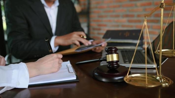 Bloemfonteinse prokureur aangekeer ná bedrog van miljoene | News Article