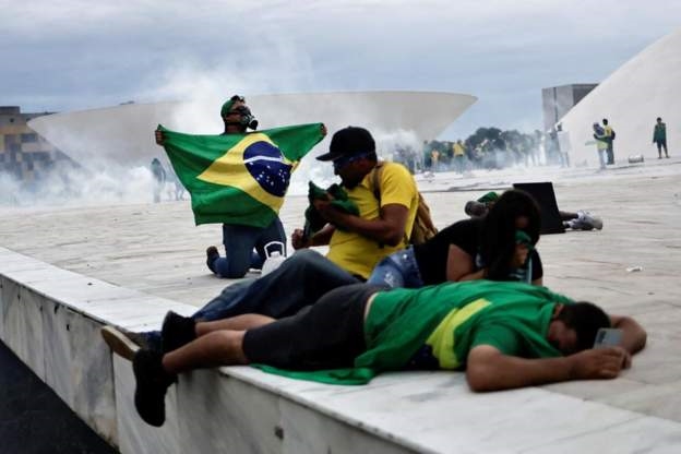 Far-right rioters storm Brazil's Congress | News Article