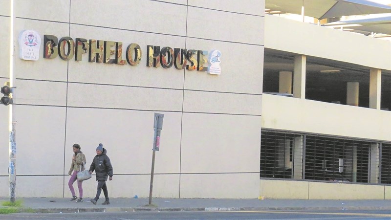 Ondersoek ingestel ná vloedskade by Vrystaat-gesondheid se hoofkantoor Ondersoek ingestel ná vloedskade by Vrystaat-gesondheid se hoofkantoor | News Article