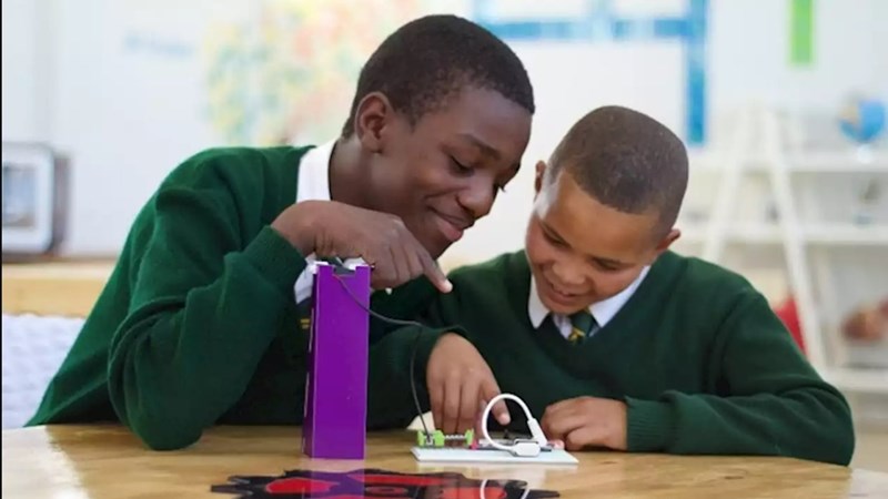 Upington school first in province to get 4IR science lab Upington school first in province to get 4IR science lab | News Article