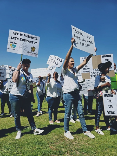 Baby Savers SA urges government to stop criminalising baby boxes | News Article
