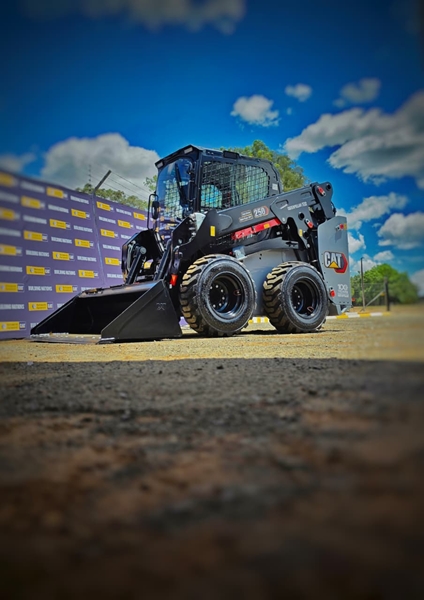 Barloworld hands over Africa’s first CAT 250 skid steer loader | News Article