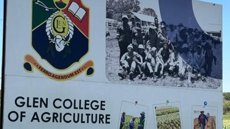 Glen-kollege heropen ná protesoptrede Glen-kollege heropen ná protesoptrede | News Article
