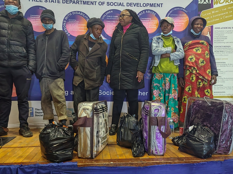 Mangaung homeless people showered with gifts – VIDEO | News Article