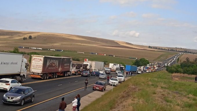 Protests causing heavy traffic backlog on N3 in FS | News Article