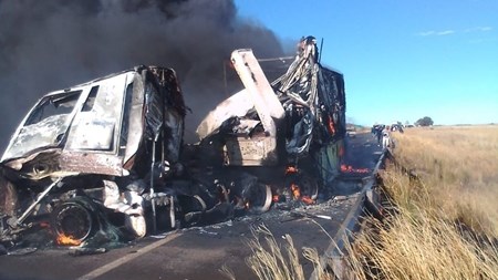 Road between Trompsburg and Springfontein closed due to accident Road between Trompsburg and Springfontein closed due to accident | News Article