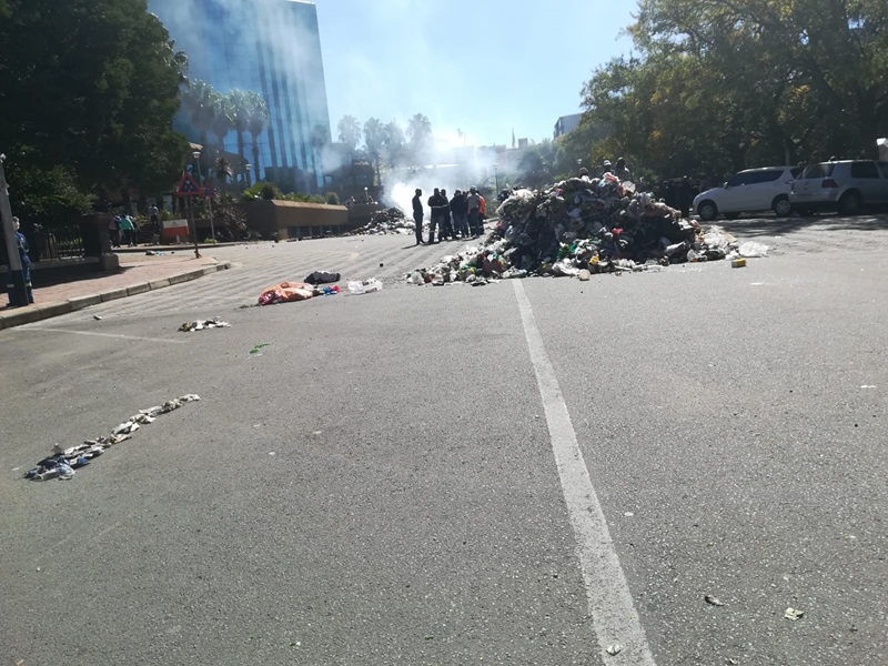 Chaotic protests erupt at embattled Mangaung Metro - VIDEOS, PHOTOS | News Article