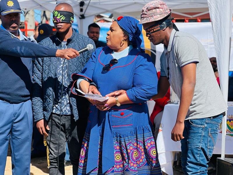 Familie se gebrande huis opgeknap | News Article