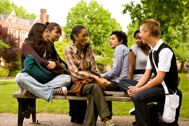 ‘Universiteite behep met ras’ – jeugverslag | News Article