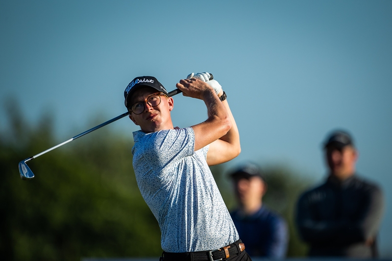 Blommé blossoms at windless Humewood with 63 | News Article