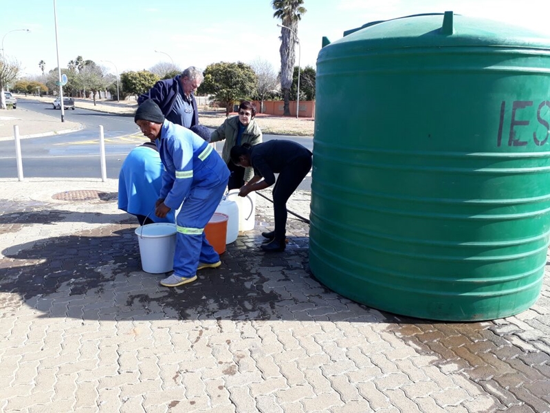 Water trucks dispatched in Free State amidst #WaterCrisis - ofm.co.za