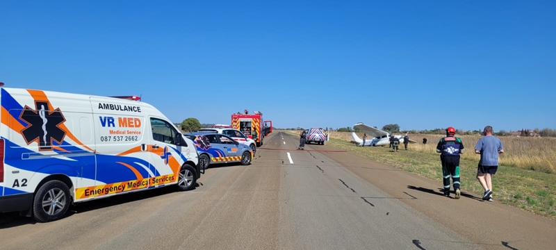 Gevaarlike noodlanding op Tempe ná probleme met vliegtuig se wiele  | News Article