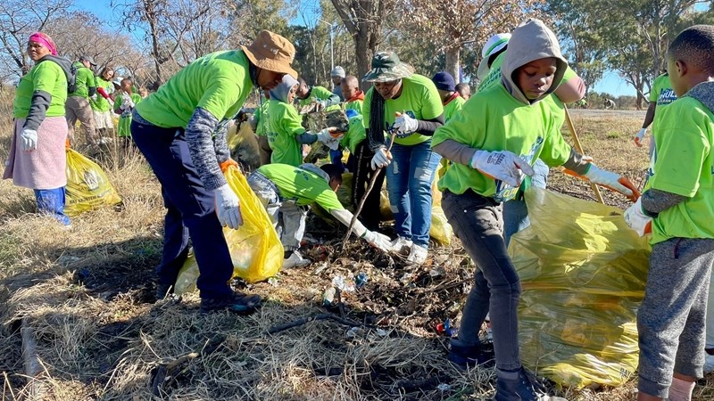 Volunteers help with Khula clean-up initiative in Matjhabeng  | News Article